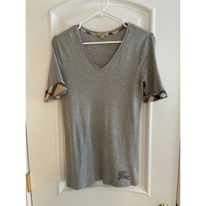 Burberry V-neck tshirt with cuffed checked sleeves